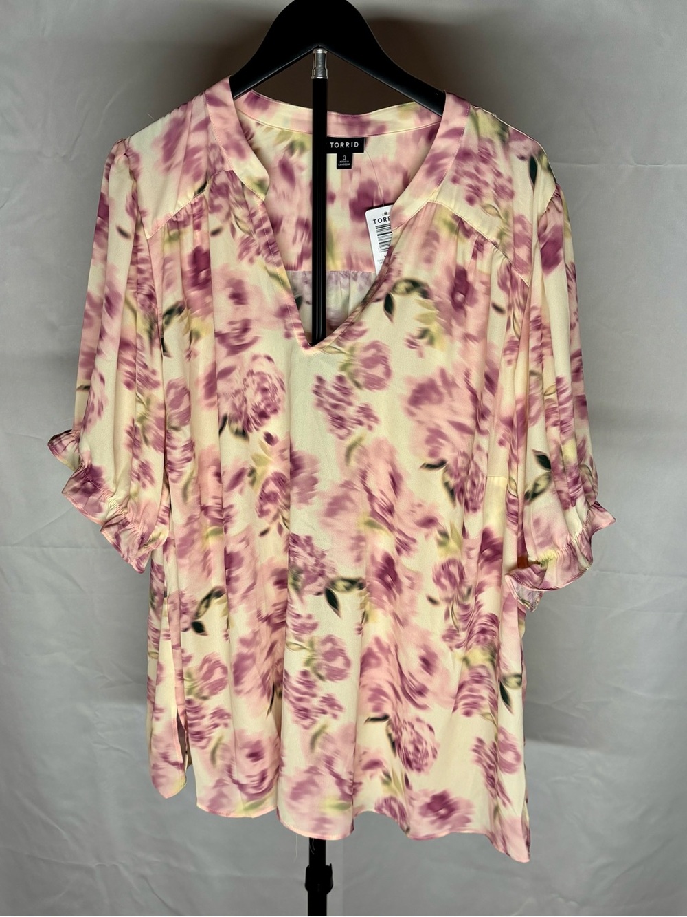 Torrid Size 3 new with tags Cream Blouse with Pink Floral Print